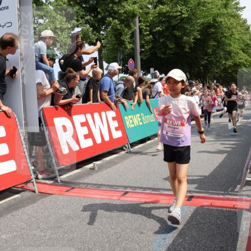 15.06.2025 - REWE Women's Run Strokosch-Dieckow http://msf.ph/oto/7943583 15.06.2025 11:35:42 Ziel 107, 121, 122, 125, 133, 152, 168, 177, 181, 199, 226, 238, 239, 251, 260, 264, 280, 281, 294, 297, 300, 308, 321 meine-sportfotos.de