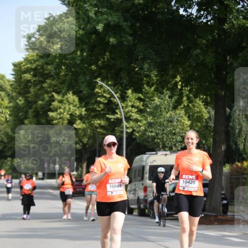 15.06.2025 - REWE Women's Run Jannik Wohlers http://msf.ph/oto/7943616 15.06.2025 10:02:45 Laufen 10689, 10420 meine-sportfotos.de
