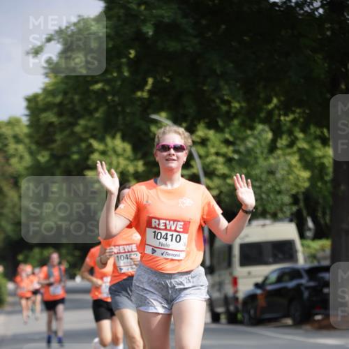 15.06.2025 - REWE Women's Run Jannik Wohlers http://msf.ph/oto/7943657 15.06.2025 08:47:13 Laufen 10452, 10410 meine-sportfotos.de