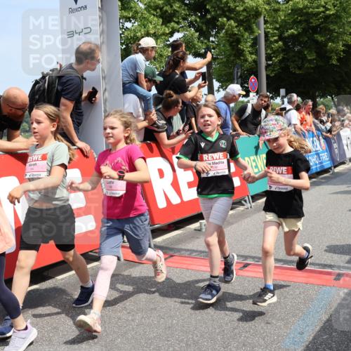 15.06.2025 - REWE Women's Run Strokosch-Dieckow http://msf.ph/oto/7943663 15.06.2025 11:35:45 Ziel 107, 125, 133, 147, 168, 177, 181, 190, 199, 226, 238, 239, 260, 262, 264, 265, 280, 281, 294, 297, 300, 308, 321 meine-sportfotos.de