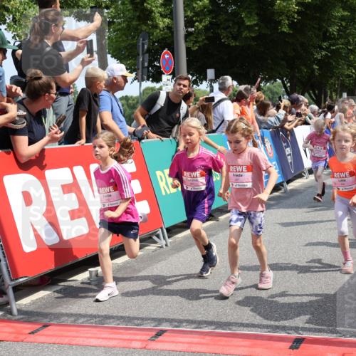 15.06.2025 - REWE Women's Run Strokosch-Dieckow http://msf.ph/oto/7943725 15.06.2025 11:35:48 Ziel 125, 147, 164, 168, 177, 190, 198, 199, 226, 238, 239, 262, 265, 270, 281, 294, 297, 300, 308, 321 meine-sportfotos.de