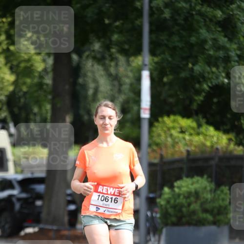 15.06.2025 - REWE Women's Run Jannik Wohlers http://msf.ph/oto/7943751 15.06.2025 10:02:55 Laufen 10616 meine-sportfotos.de