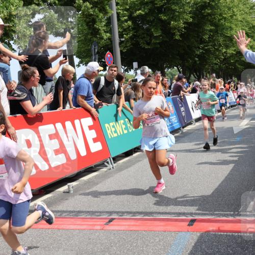 15.06.2025 - REWE Women's Run Strokosch-Dieckow http://msf.ph/oto/7943917 15.06.2025 11:35:55 Ziel 105, 114, 136, 147, 155, 164, 190, 197, 198, 200, 223, 224, 236, 262, 265, 270, 294, 297, 300, 305, 321 meine-sportfotos.de