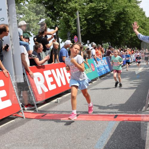 15.06.2025 - REWE Women's Run Strokosch-Dieckow http://msf.ph/oto/7943933 15.06.2025 11:35:55 Ziel 105, 114, 136, 147, 155, 164, 190, 197, 198, 200, 223, 224, 236, 262, 265, 270, 294, 297, 300, 305, 321 meine-sportfotos.de