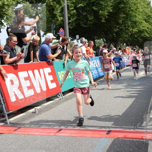 15.06.2025 - REWE Women's Run Strokosch-Dieckow http://msf.ph/oto/7943959 15.06.2025 11:35:56 Ziel 105, 114, 136, 147, 155, 164, 190, 197, 198, 200, 223, 224, 235, 236, 262, 265, 270, 305 meine-sportfotos.de