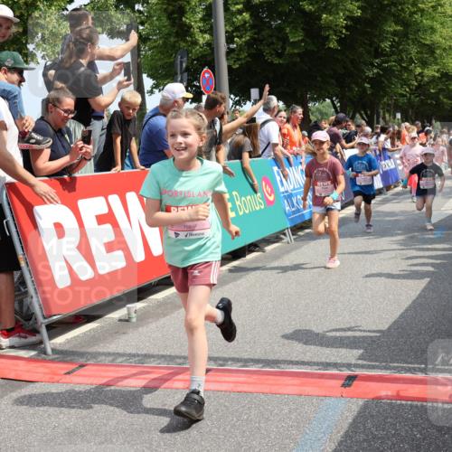 15.06.2025 - REWE Women's Run Strokosch-Dieckow http://msf.ph/oto/7943971 15.06.2025 11:35:56 Ziel 105, 114, 136, 147, 155, 164, 190, 197, 198, 200, 223, 224, 235, 236, 262, 265, 270, 305 meine-sportfotos.de