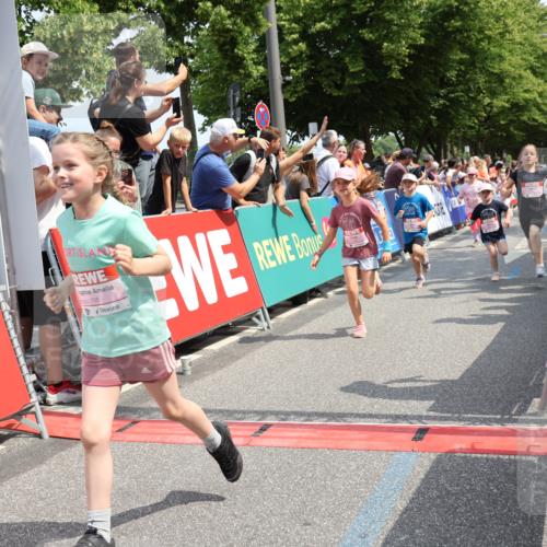 15.06.2025 - REWE Women's Run Strokosch-Dieckow http://msf.ph/oto/7943986 15.06.2025 11:35:57 Ziel 105, 114, 136, 147, 149, 155, 164, 190, 197, 198, 200, 223, 224, 235, 236, 262, 265, 270, 303, 305 meine-sportfotos.de