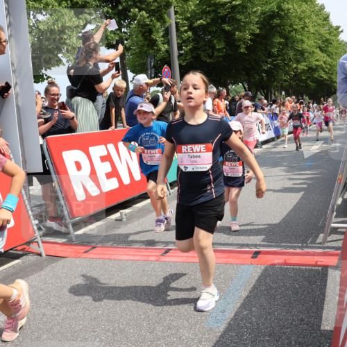 15.06.2025 - REWE Women's Run Strokosch-Dieckow http://msf.ph/oto/7944041 15.06.2025 11:35:58 Ziel 105, 114, 136, 147, 149, 155, 164, 190, 197, 198, 200, 223, 224, 235, 236, 270, 303, 305 meine-sportfotos.de