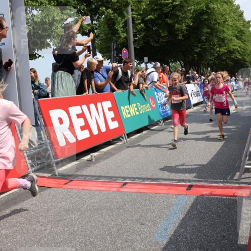 15.06.2025 - REWE Women's Run Strokosch-Dieckow http://msf.ph/oto/7944084 15.06.2025 11:36:00 Ziel 105, 114, 136, 141, 149, 155, 164, 197, 200, 223, 224, 235, 236, 266, 270, 303, 305 meine-sportfotos.de