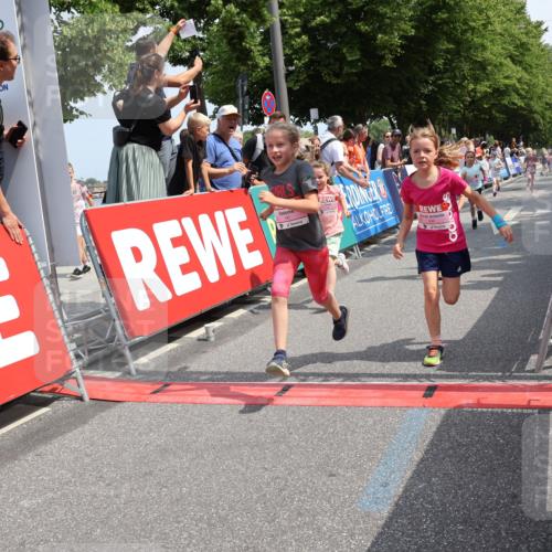 15.06.2025 - REWE Women's Run Strokosch-Dieckow http://msf.ph/oto/7944109 15.06.2025 11:36:01 Ziel 105, 114, 136, 141, 149, 155, 197, 200, 223, 224, 235, 236, 266, 270, 303, 305 meine-sportfotos.de