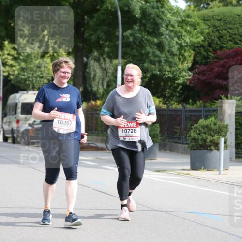 15.06.2025 - REWE Women's Run Jannik Wohlers http://msf.ph/oto/7944141 15.06.2025 10:03:15 Laufen 10297, 10728 meine-sportfotos.de