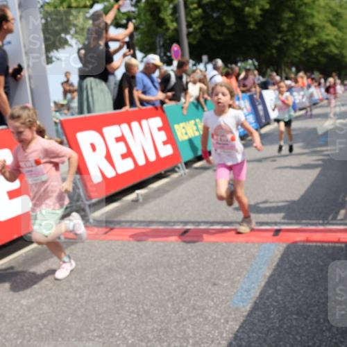 15.06.2025 - REWE Women's Run Strokosch-Dieckow http://msf.ph/oto/7944143 15.06.2025 11:36:02 Ziel 105, 114, 136, 141, 149, 155, 197, 200, 223, 224, 235, 236, 266, 303, 305 meine-sportfotos.de