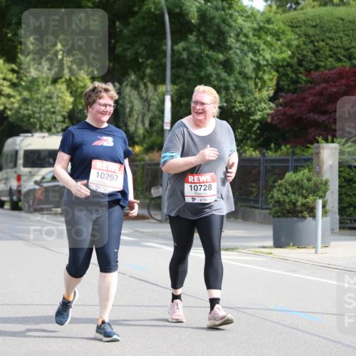 15.06.2025 - REWE Women's Run Jannik Wohlers http://msf.ph/oto/7944152 15.06.2025 10:03:15 Laufen 10297, 10728 meine-sportfotos.de