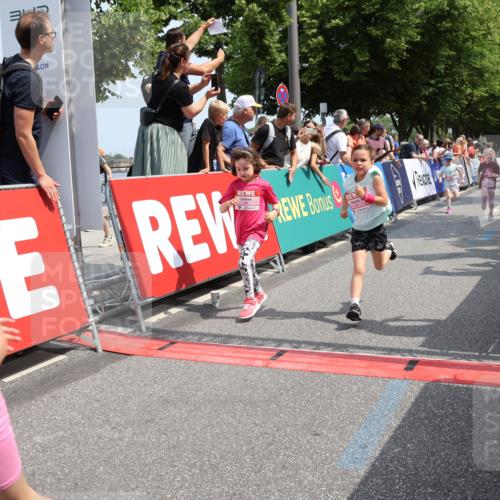 15.06.2025 - REWE Women's Run Strokosch-Dieckow http://msf.ph/oto/7944173 15.06.2025 11:36:03 Ziel 105, 114, 136, 141, 149, 155, 197, 200, 223, 224, 235, 236, 243, 266, 303 meine-sportfotos.de
