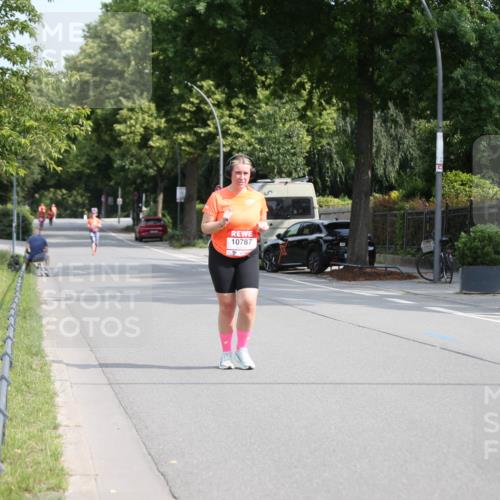 15.06.2025 - REWE Women's Run Jannik Wohlers http://msf.ph/oto/7944196 15.06.2025 10:04:06 Laufen 10787 meine-sportfotos.de