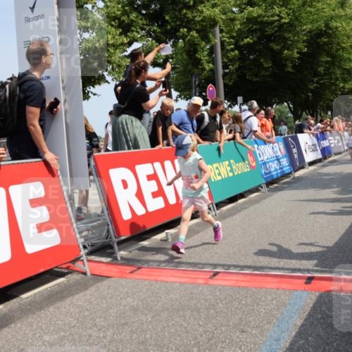 15.06.2025 - REWE Women's Run Strokosch-Dieckow http://msf.ph/oto/7944236 15.06.2025 11:36:05 Ziel 105, 114, 136, 141, 149, 196, 197, 200, 202, 219, 223, 224, 235, 236, 243, 266, 303 meine-sportfotos.de