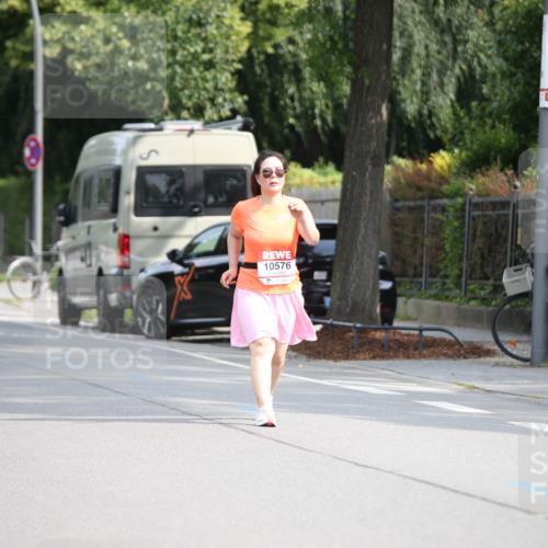 15.06.2025 - REWE Women's Run Jannik Wohlers http://msf.ph/oto/7944257 15.06.2025 10:04:11 Laufen 10576, 15 meine-sportfotos.de