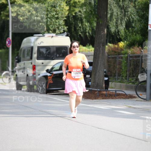 15.06.2025 - REWE Women's Run Jannik Wohlers http://msf.ph/oto/7944264 15.06.2025 10:04:11 Laufen 10576, 15 meine-sportfotos.de
