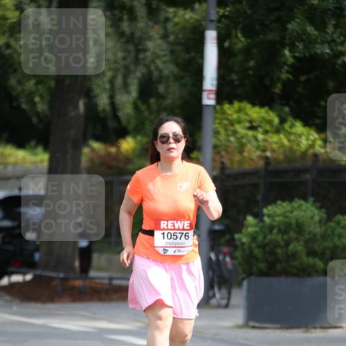 15.06.2025 - REWE Women's Run Jannik Wohlers http://msf.ph/oto/7944295 15.06.2025 10:04:14 Laufen 10576 meine-sportfotos.de