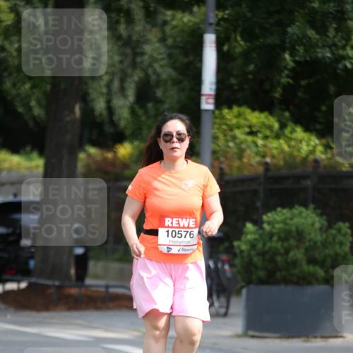 15.06.2025 - REWE Women's Run Jannik Wohlers http://msf.ph/oto/7944297 15.06.2025 10:04:14 Laufen 10576 meine-sportfotos.de