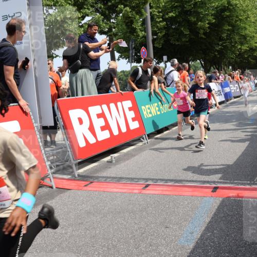 15.06.2025 - REWE Women's Run Strokosch-Dieckow http://msf.ph/oto/7944360 15.06.2025 11:36:11 Ziel 119, 129, 138, 141, 182, 196, 202, 219, 243, 266 meine-sportfotos.de