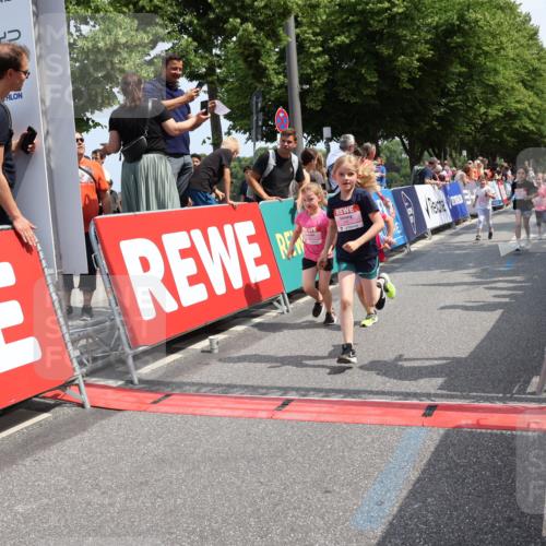 15.06.2025 - REWE Women's Run Strokosch-Dieckow http://msf.ph/oto/7944374 15.06.2025 11:36:11 Ziel 119, 129, 138, 141, 182, 196, 202, 219, 243, 266 meine-sportfotos.de