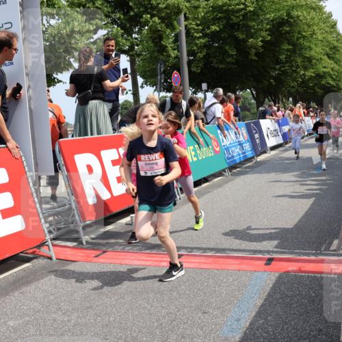 15.06.2025 - REWE Women's Run Strokosch-Dieckow http://msf.ph/oto/7944384 15.06.2025 11:36:11 Ziel 119, 129, 138, 141, 182, 196, 202, 219, 243, 266 meine-sportfotos.de