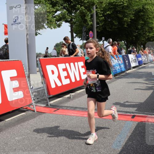 15.06.2025 - REWE Women's Run Strokosch-Dieckow http://msf.ph/oto/7944539 15.06.2025 11:36:19 Ziel 119, 129, 138, 182, 241, 271 meine-sportfotos.de