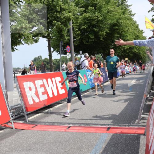 15.06.2025 - REWE Women's Run Strokosch-Dieckow http://msf.ph/oto/7944575 15.06.2025 11:36:26 Ziel 117, 127, 215, 241, 272, 289 meine-sportfotos.de