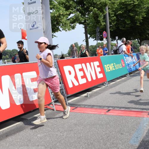 15.06.2025 - REWE Women's Run Strokosch-Dieckow http://msf.ph/oto/7944658 15.06.2025 11:36:30 Ziel 109, 117, 127, 215, 259, 272, 289, 320 meine-sportfotos.de