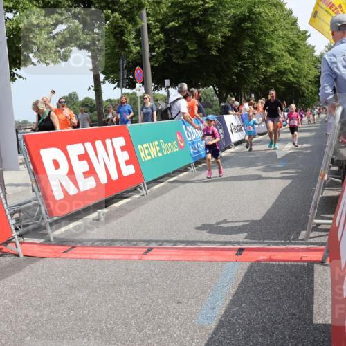 15.06.2025 - REWE Women's Run Strokosch-Dieckow http://msf.ph/oto/7944669 15.06.2025 11:36:31 Ziel 109, 117, 127, 215, 259, 272, 289, 320 meine-sportfotos.de