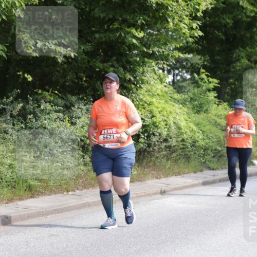 15.06.2025 - REWE Women's Run Jannik Wohlers http://msf.ph/oto/7944712 15.06.2025 10:18:04 Laufen 5671 meine-sportfotos.de