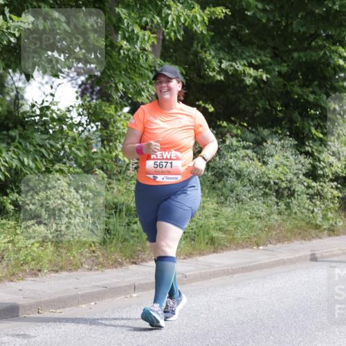 15.06.2025 - REWE Women's Run Jannik Wohlers http://msf.ph/oto/7944749 15.06.2025 10:18:06 Laufen 5671, 5481 meine-sportfotos.de