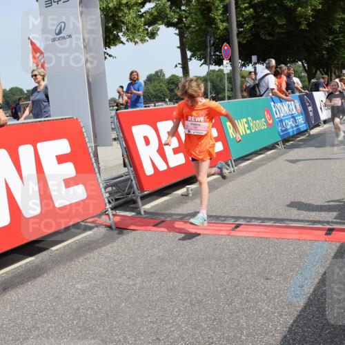 15.06.2025 - REWE Women's Run Strokosch-Dieckow http://msf.ph/oto/7944765 15.06.2025 11:36:36 Ziel 109, 127, 171, 215, 259, 272, 279, 307, 320 meine-sportfotos.de