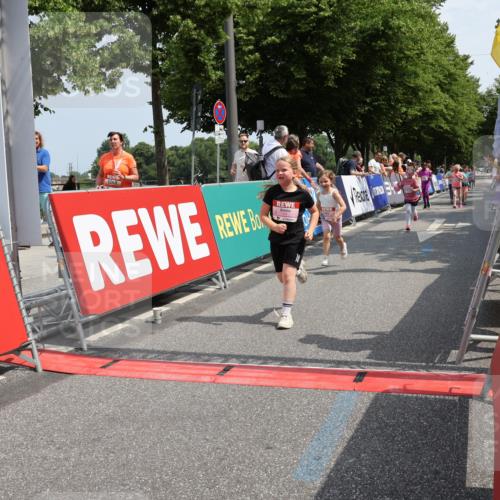 15.06.2025 - REWE Women's Run Strokosch-Dieckow http://msf.ph/oto/7944797 15.06.2025 11:36:37 Ziel 109, 127, 134, 171, 193, 215, 259, 272, 279, 307, 320 meine-sportfotos.de