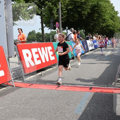 15.06.2025 - REWE Women's Run Strokosch-Dieckow http://msf.ph/oto/7944811 15.06.2025 11:36:38 Ziel 109, 134, 171, 193, 259, 272, 279, 307, 320 meine-sportfotos.de