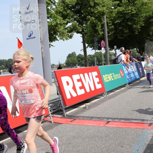 15.06.2025 - REWE Women's Run Strokosch-Dieckow http://msf.ph/oto/7944916 15.06.2025 11:36:44 Ziel 134, 171, 193, 247, 248, 279, 307 meine-sportfotos.de