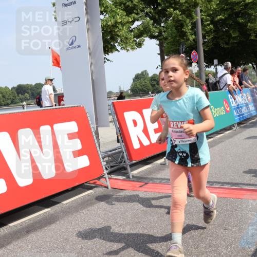 15.06.2025 - REWE Women's Run Strokosch-Dieckow http://msf.ph/oto/7944969 15.06.2025 11:36:47 Ziel 134, 193, 194, 247, 248, 307 meine-sportfotos.de