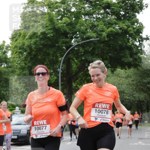 15.06.2025 - REWE Women's Run Jannik Wohlers http://msf.ph/oto/7944976 15.06.2025 08:29:34 Laufen 10077, 10078 meine-sportfotos.de