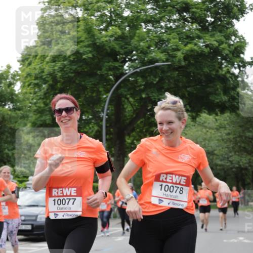 15.06.2025 - REWE Women's Run Jannik Wohlers http://msf.ph/oto/7944984 15.06.2025 08:29:34 Laufen 10077, 10078 meine-sportfotos.de