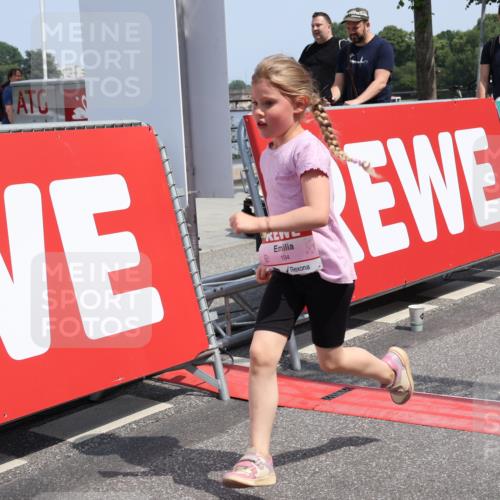 15.06.2025 - REWE Women's Run Strokosch-Dieckow http://msf.ph/oto/7945011 15.06.2025 11:36:52 Ziel 194, 247, 248, 317 meine-sportfotos.de