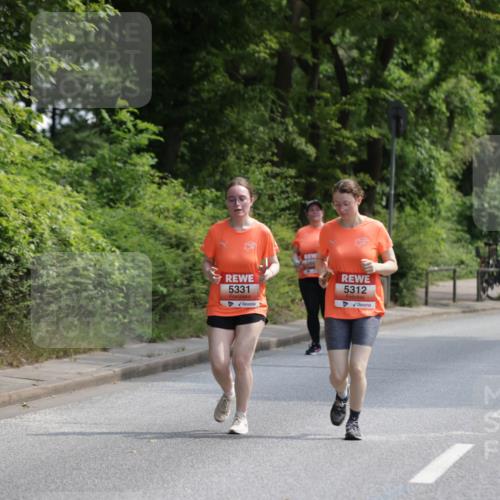 15.06.2025 - REWE Women's Run Jannik Wohlers http://msf.ph/oto/7945435 15.06.2025 10:18:36 Laufen 5331, 5312 meine-sportfotos.de