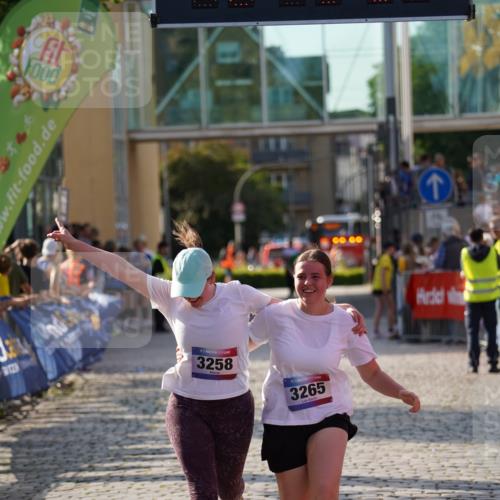 13.06.2025 - Holstenköstenlauf Felixshl http://msf.ph/oto/7946174 13.06.2025 18:12:21 Laufen 3258, 3265 meine-sportfotos.de