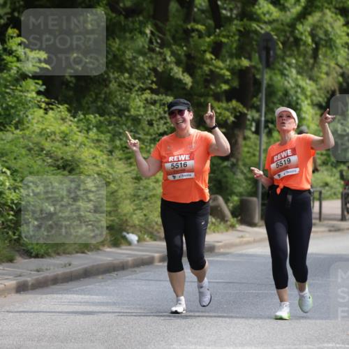 15.06.2025 - REWE Women's Run Jannik Wohlers http://msf.ph/oto/7946451 15.06.2025 10:21:15 Laufen 5516, 5519 meine-sportfotos.de