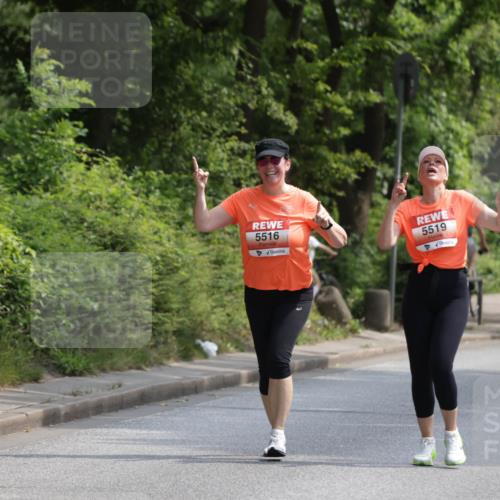 15.06.2025 - REWE Women's Run Jannik Wohlers http://msf.ph/oto/7946465 15.06.2025 10:21:15 Laufen 5516, 5519 meine-sportfotos.de