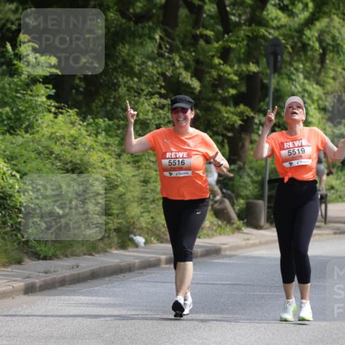 15.06.2025 - REWE Women's Run Jannik Wohlers http://msf.ph/oto/7946472 15.06.2025 10:21:15 Laufen 5516, 5519 meine-sportfotos.de