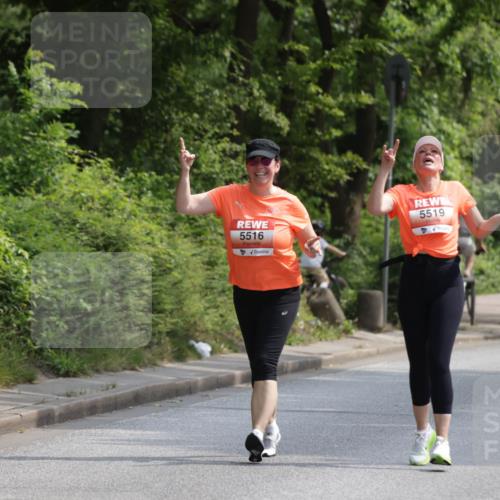 15.06.2025 - REWE Women's Run Jannik Wohlers http://msf.ph/oto/7946477 15.06.2025 10:21:15 Laufen 5516, 5519 meine-sportfotos.de