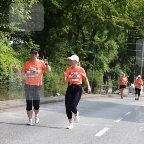15.06.2025 - REWE Women's Run Jannik Wohlers http://msf.ph/oto/7946575 15.06.2025 10:21:18 Laufen 5516, 5519 meine-sportfotos.de
