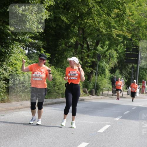 15.06.2025 - REWE Women's Run Jannik Wohlers http://msf.ph/oto/7946590 15.06.2025 10:21:19 Laufen 5516, 5519 meine-sportfotos.de