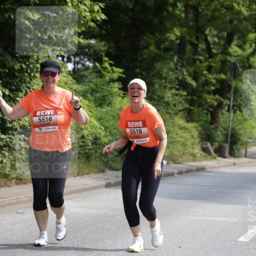 15.06.2025 - REWE Women's Run Jannik Wohlers http://msf.ph/oto/7946623 15.06.2025 10:21:20 Laufen 5516, 5519 meine-sportfotos.de